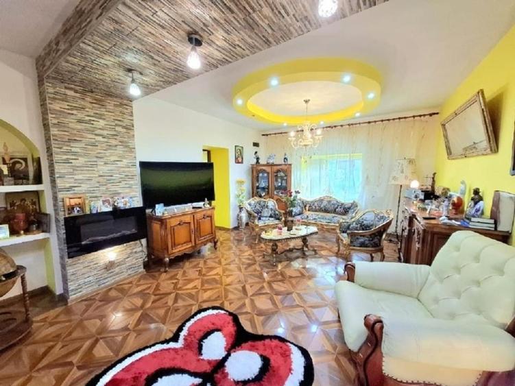 Casă individuală cu 5 camere cu Teren 750 Mp în Central