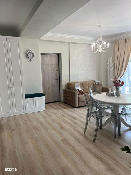 Apartament cu 3 camere semidecomandat, mobilat în Central