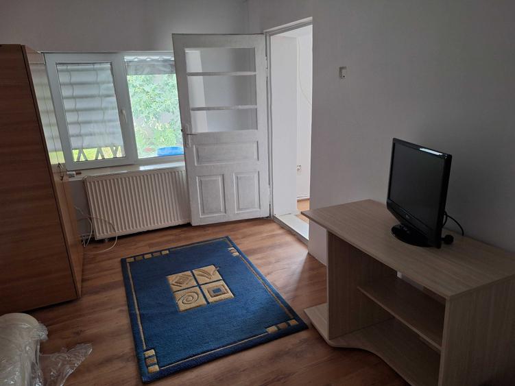 Casă cu 4 camere în Palazu Mare