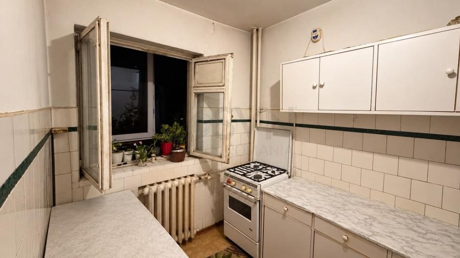Apartament cu 3 camere decomandat în Lacul Tei