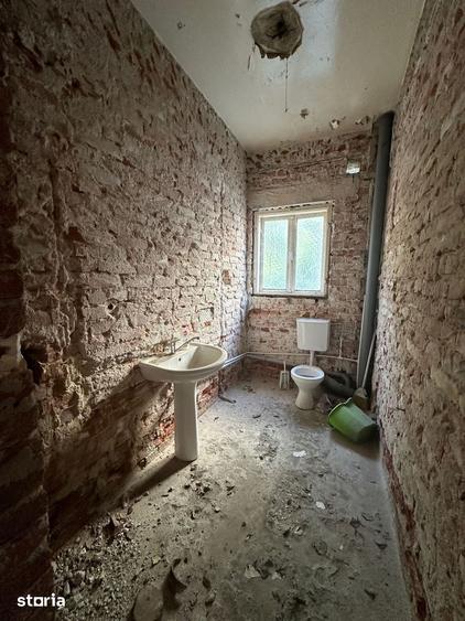 Casă cu 7 camere cu Teren 232 Mp în Floreasca