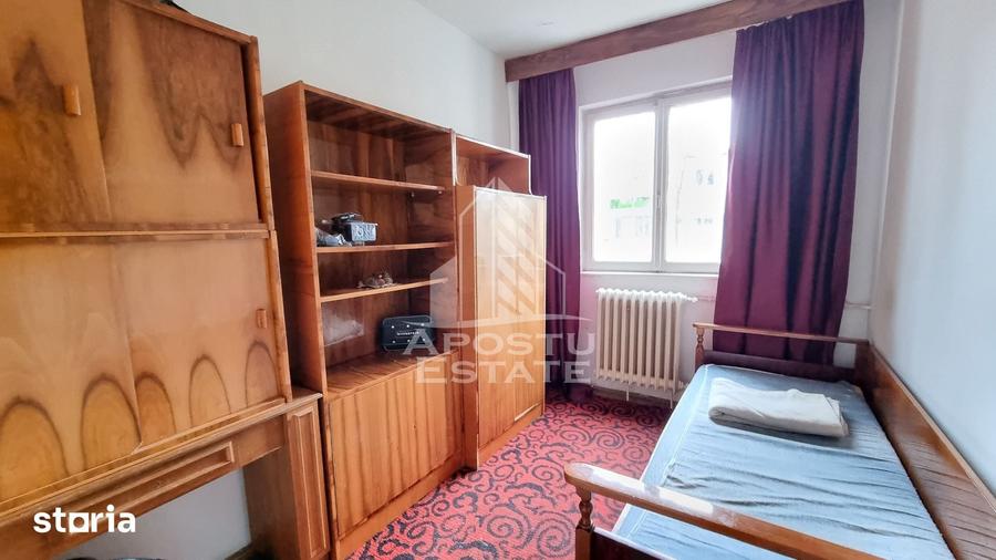 Apartament cu 3 camere semidecomandat în Circumvalațiunii