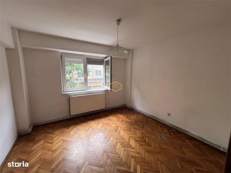 Apartament cu 4 camere în Micro 16
