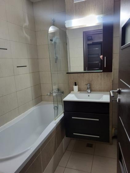 Apartament cu 3 camere decomandat, mobilat în Calea București