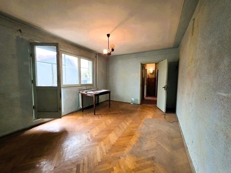 Apartament cu 3 camere semidecomandat în Tătărași