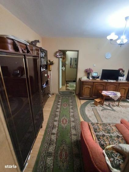 Apartament cu 2 camere semidecomandat în Craiovei