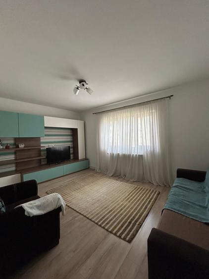 Apartament cu 3 camere decomandat în Calea Romanului