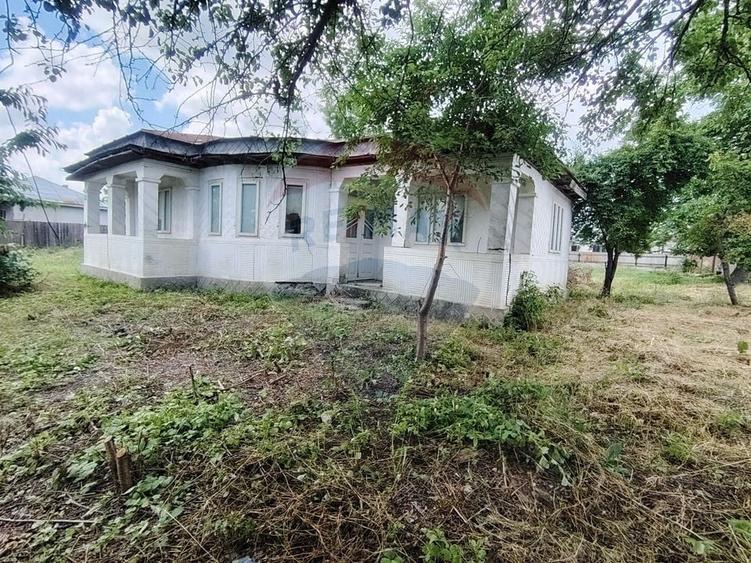 Casă individuală cu 3 camere cu Teren 2100 Mp în Vulturu