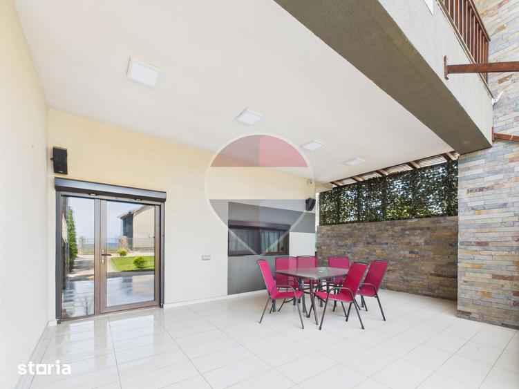 Casă cu 7 camere cu Teren 427 Mp în Limanu