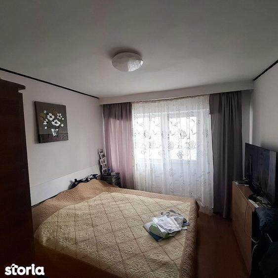Apartament cu 4 camere decomandat în Central