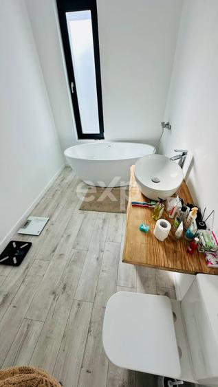 Casă cu 4 camere cu Teren 550 Mp în Săcueni