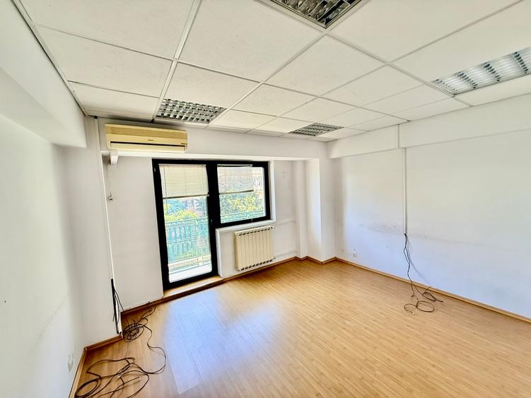 Apartament cu 4 camere decomandat în P-ța Unirii
