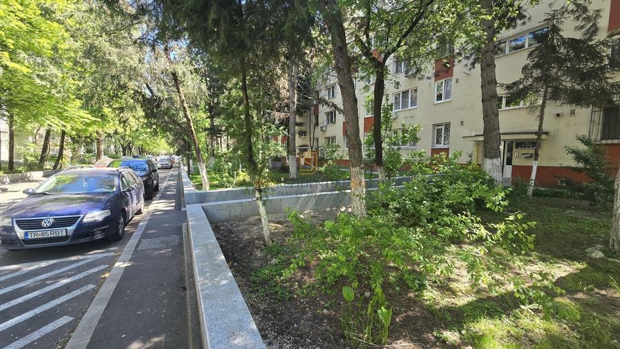 Apartament cu 4 camere decomandat, mobilat în Brâncoveanu