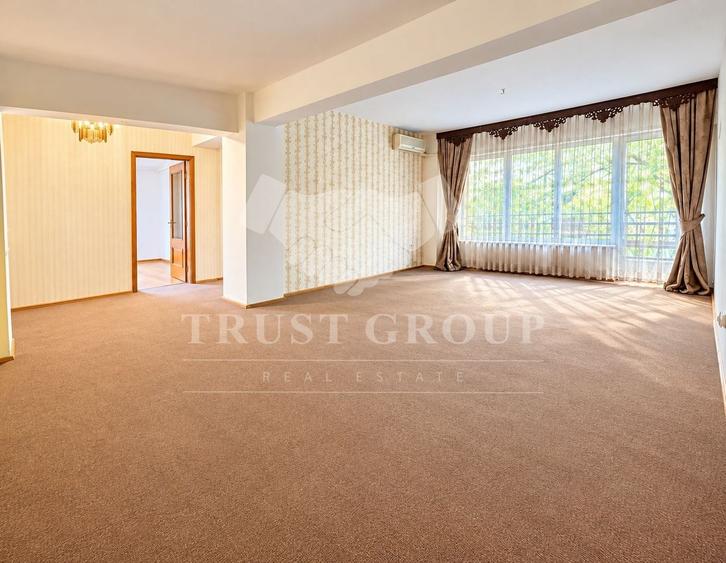 Apartament cu 4 camere decomandat în Primăverii