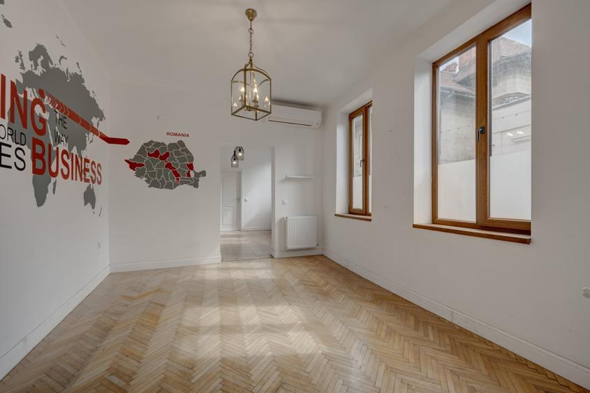 In Cartierul Evreiesc, casa 3 camere pivnita si mansarda open space. - 3