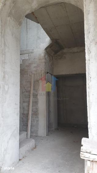 Casă cu 10 camere cu Teren 466 Mp în Ultracentral