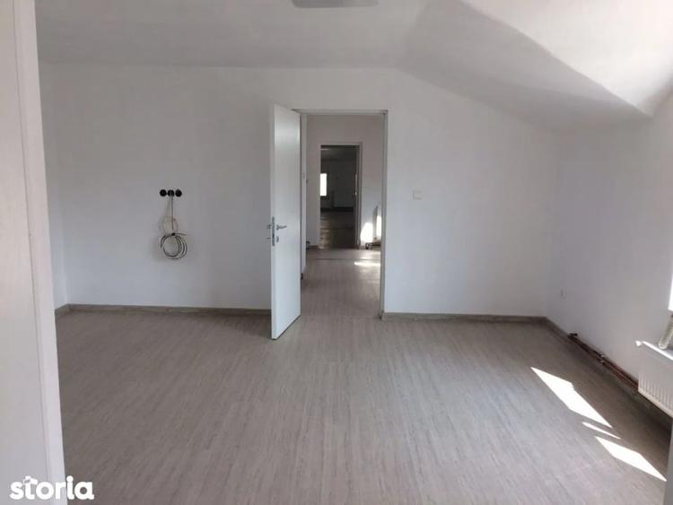 Casă individuală cu 4 camere cu Canalizare în Calea Aradului