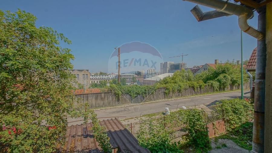 Casă cu 4 camere cu Teren 104 Mp în Centrul Civic