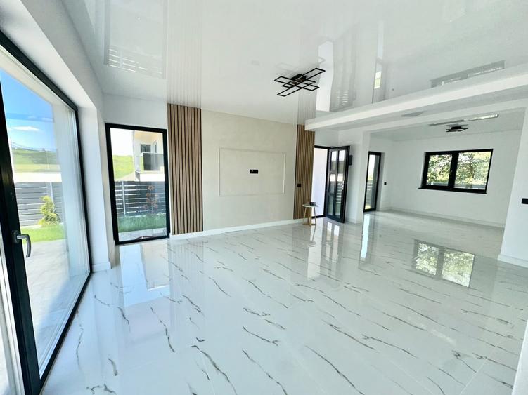Duplex cu 4 camere cu Canalizare în Popas Păcurari