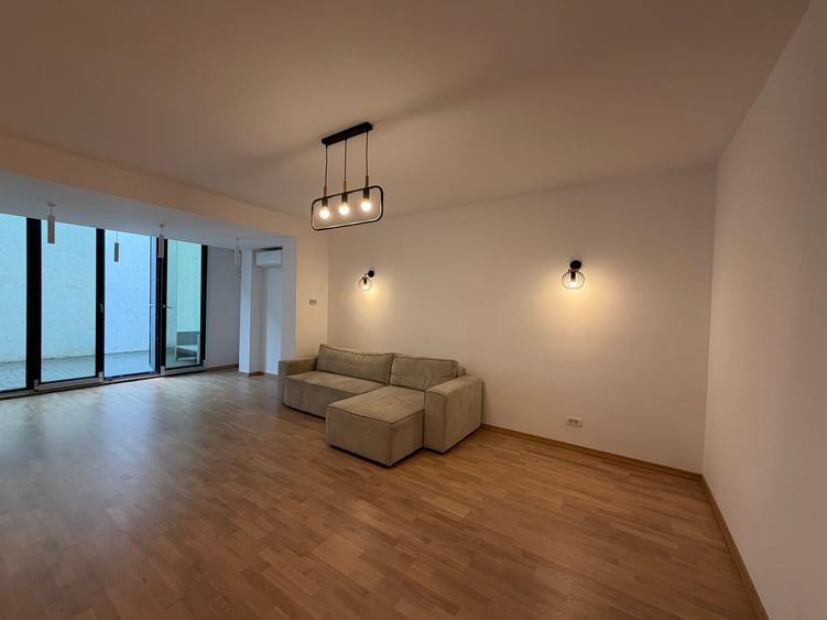 Apartament cu 3 camere decomandat în Arcul de Triumf