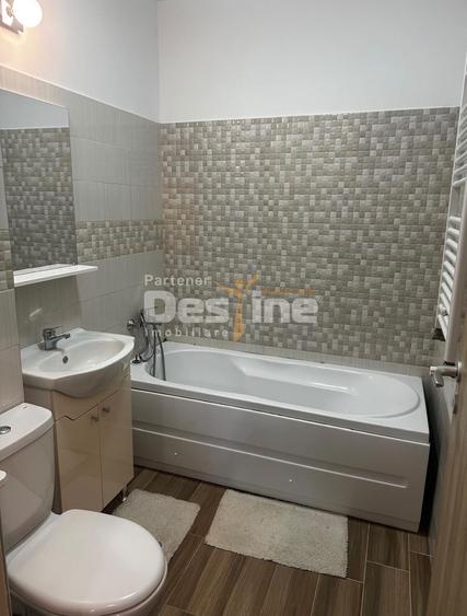 Apartament cu 2 camere semidecomandat, mobilat în Păcii