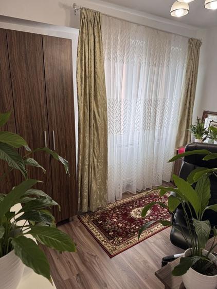 Apartament cu 4 camere decomandat în Tudor