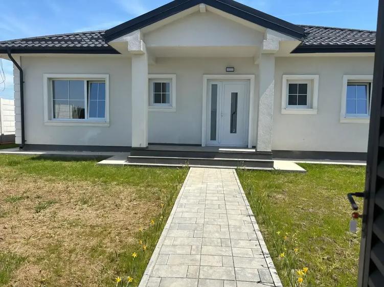Casă cu 3 camere cu Teren 427 Mp în Central