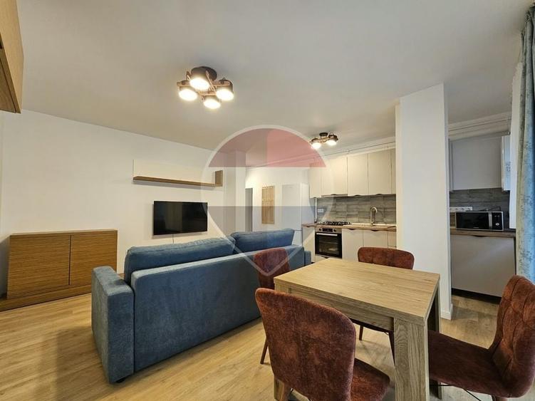 Apartament cu 2 camere semidecomandat, mobilat în Florești