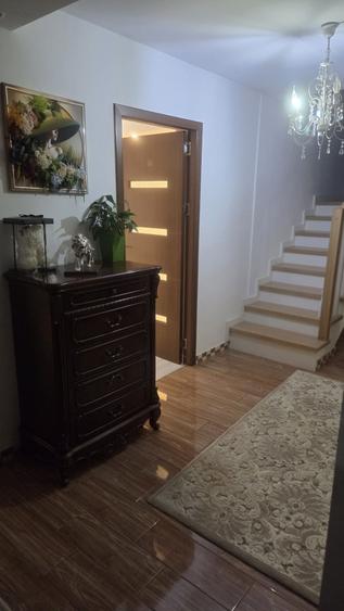 Casă cu 4 camere în Cârlig