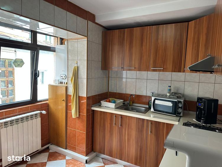 Apartament cu 4 camere decomandat, mobilat în Cotroceni