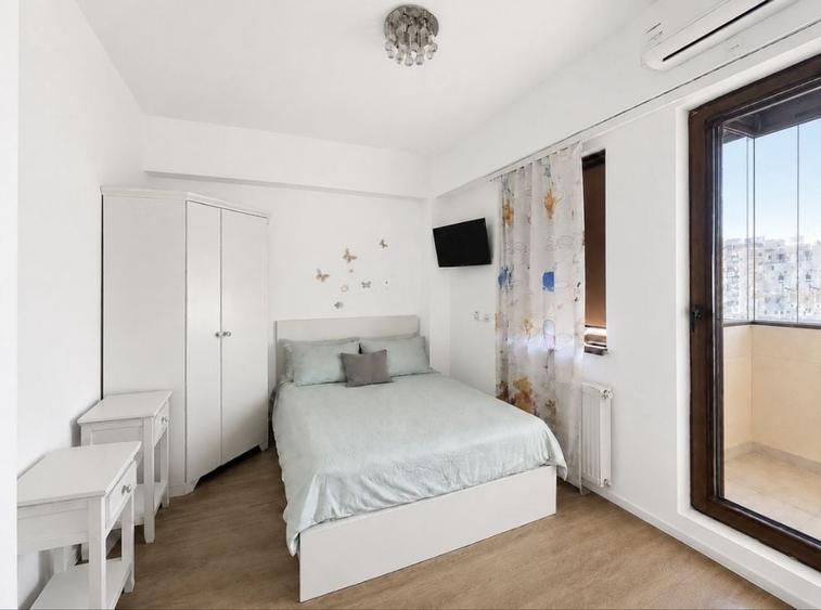Apartament cu 3 camere decomandat în Titulescu