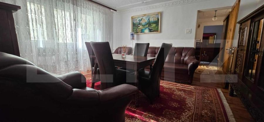 Apartament cu 3 camere semidecomandat, mobilat în Micro 4