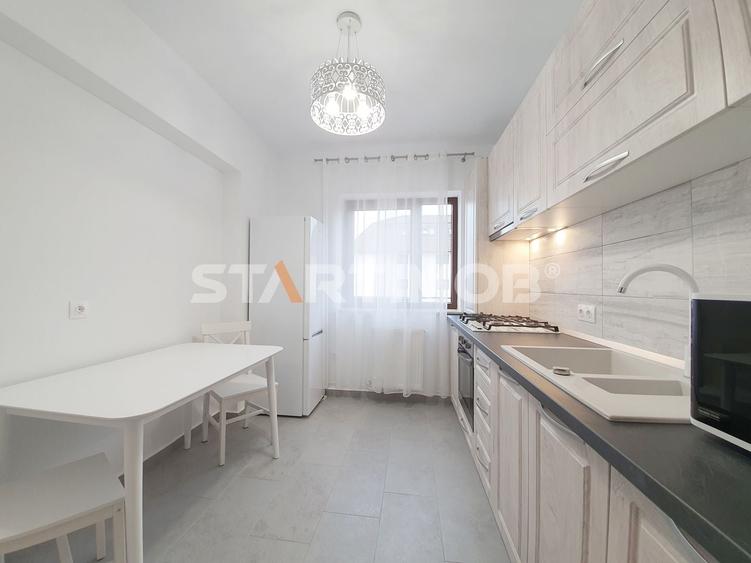 Apartament cu 3 camere decomandat, mobilat în Tractorul