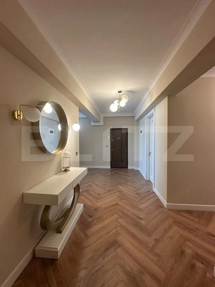 Apartament cu 4 camere semidecomandat în Central