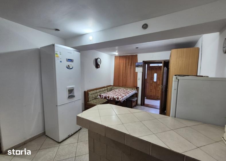 Casă cu 4 camere cu Teren 1933 Mp în Central