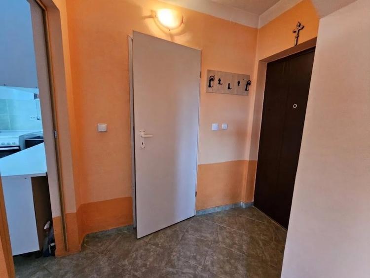 Garsonieră decomandată, mobilată în Florești