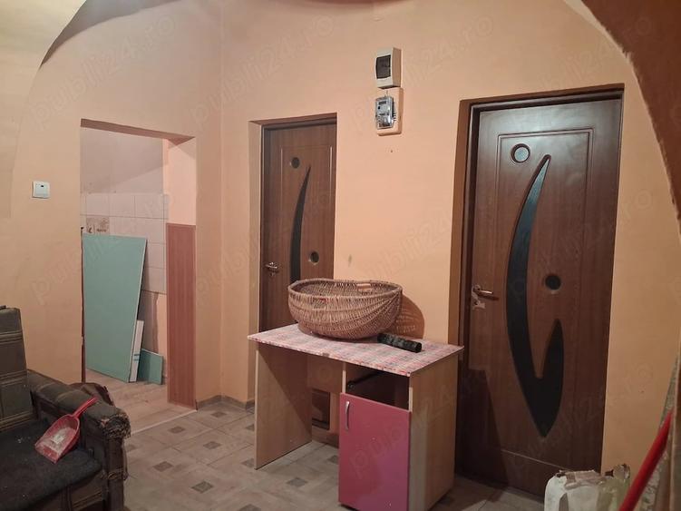 Casă cu 2 camere cu Teren 350 Mp în Colonia Reconstrucția