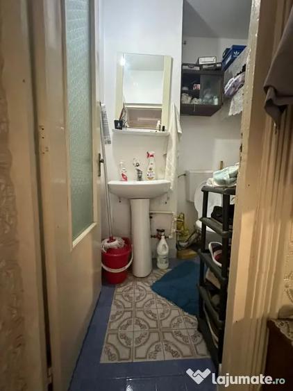 Apartament cu 3 camere decomandat în Calarași 4