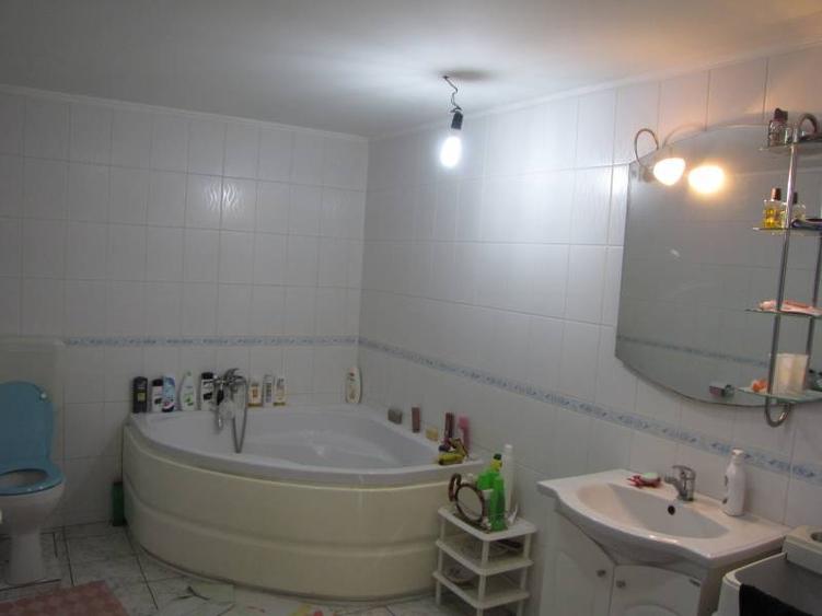 Casă cu 5 camere cu Canalizare în Fundeni