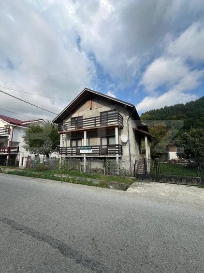 Casă individuală cu 9 camere cu Canalizare în Exterior Nord