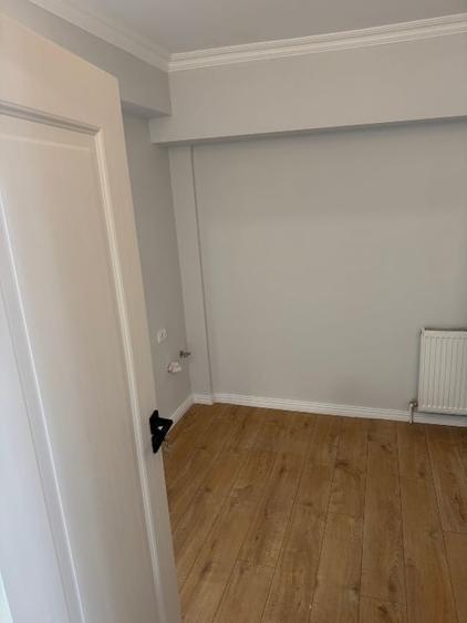 Apartament cu 3 camere semidecomandat în Cișmigiu
