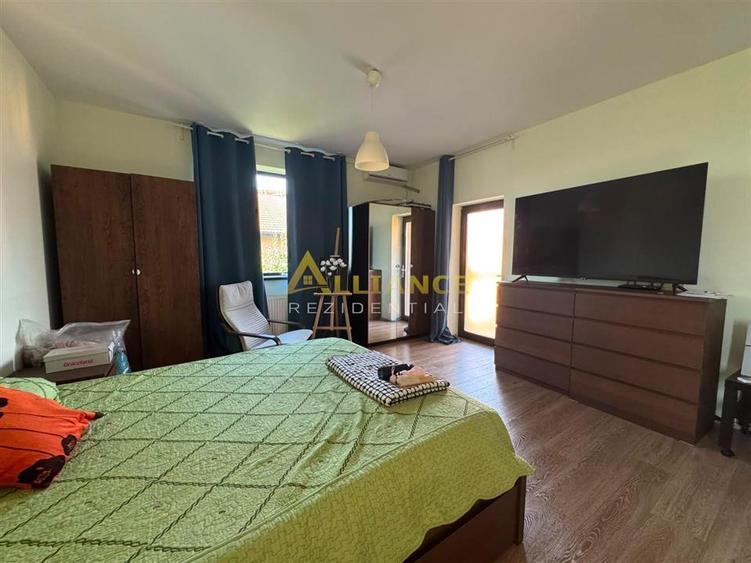 Casă individuală cu 7 camere cu Canalizare în Central