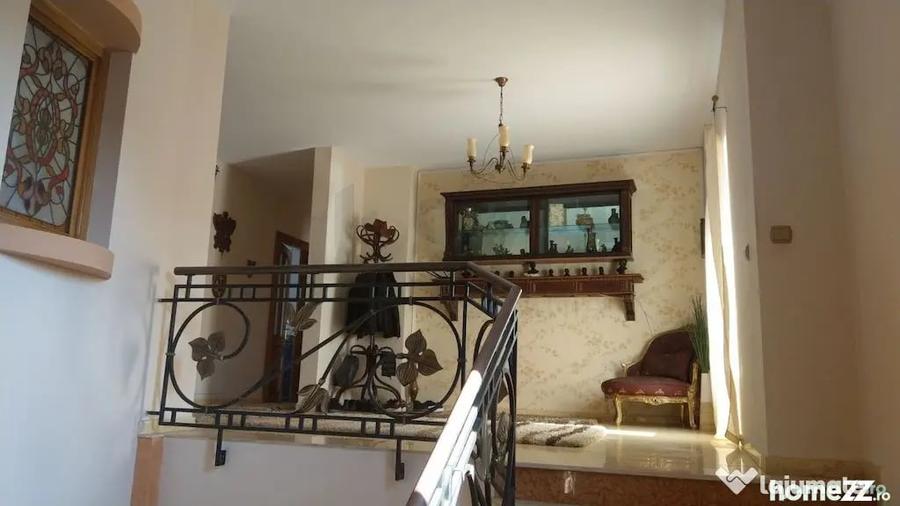 Casă cu 7 camere cu Teren 400 Mp în Cotroceni