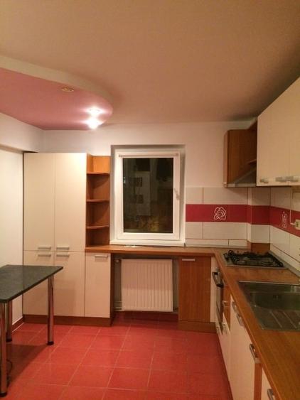 Apartament cu 4 camere decomandat, mobilat în Băneasa