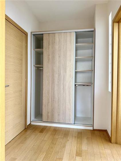 Apartament cu 4 camere semidecomandat în Herăstrău
