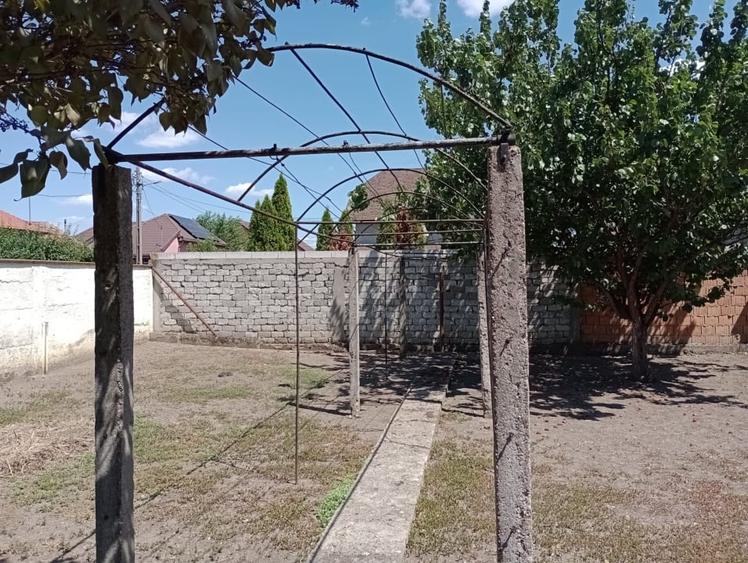 Casă individuală cu 3 camere cu Teren 472 Mp în Grădiște