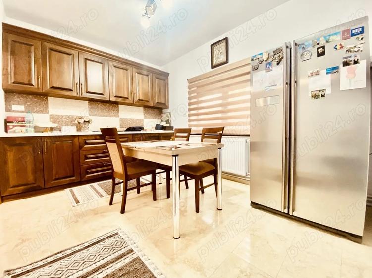 Casă cu 6 camere cu Teren 650 Mp în Central