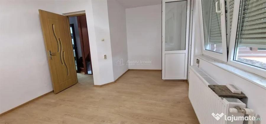 Casă cu 5 camere cu Teren 155 Mp în Muncitoresc