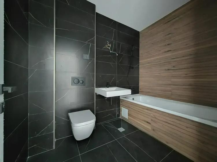 Apartament cu 3 camere decomandat în Titan