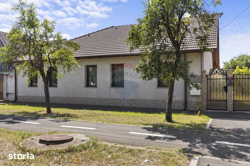 Casă cu 7 camere cu Teren 1363 Mp în Sânnicolau Mic